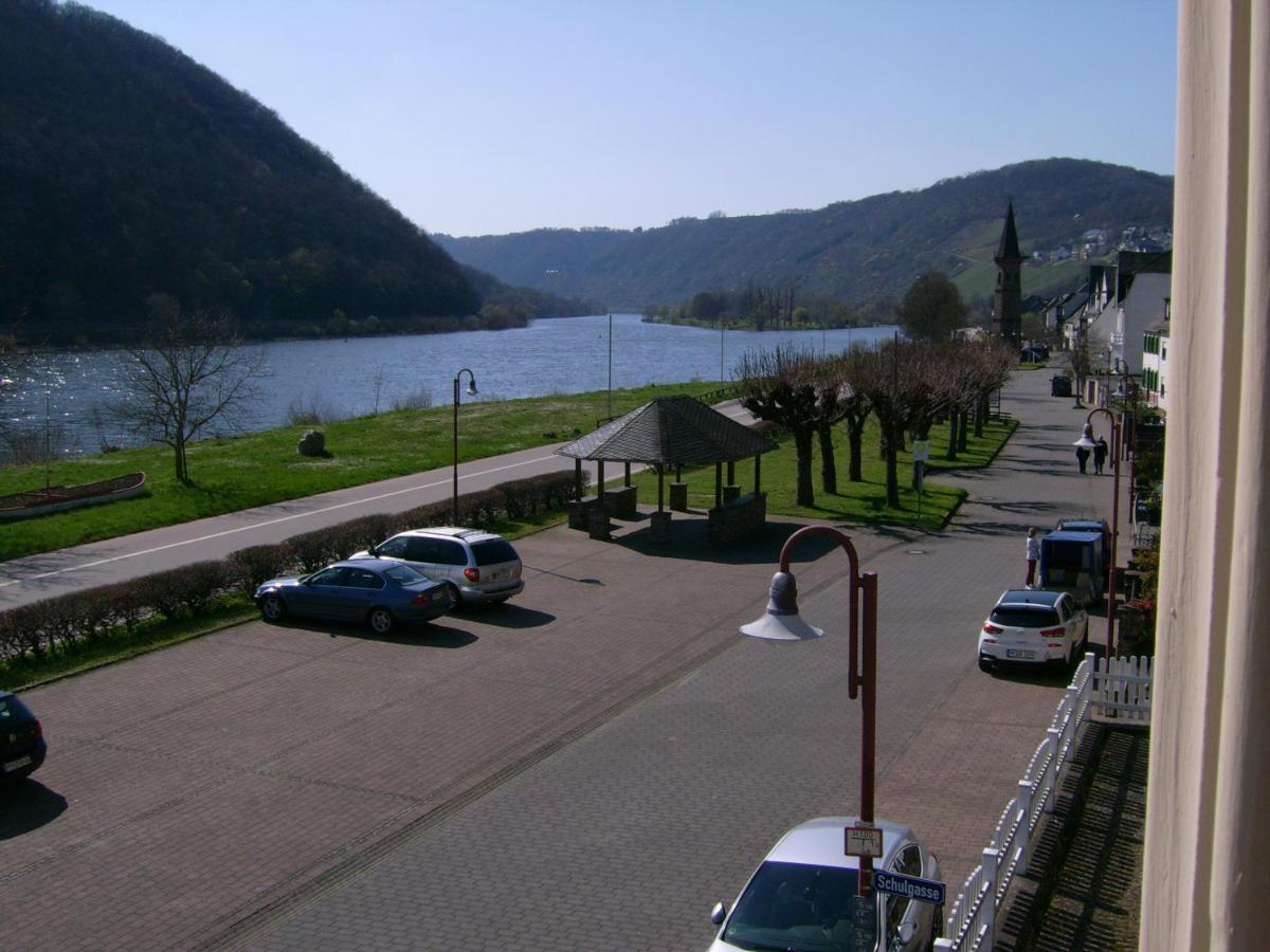 Gasthaus Zur Traube Hatzenport Exterior foto